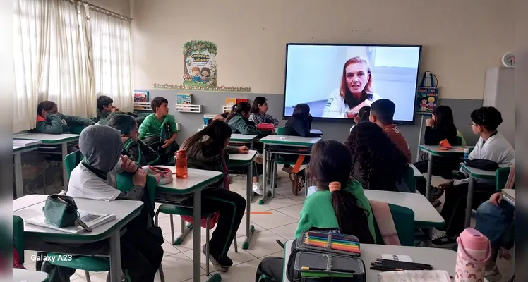 Veja os registros do trabalho em sala e da imunização das crianças.