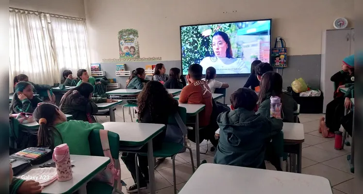 Veja os registros do trabalho em sala e da imunização das crianças.