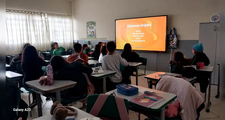 Veja os registros do trabalho em sala e da imunização das crianças.