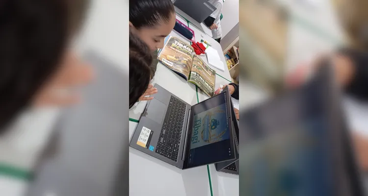 Confira a série de registros do amplo trabalho analógico e digital em sala de aula.