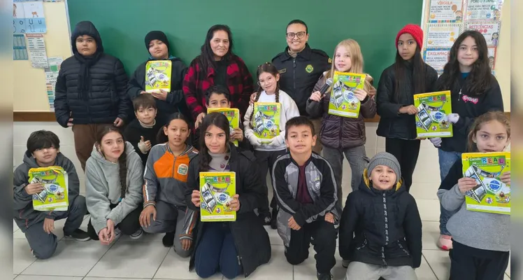 Os alunos aprenderam sobre tomada de decisões seguras, resistência a comportamentos de risco e a importância da parceria entre escola, família e Polícia Militar na formação cidadã.
