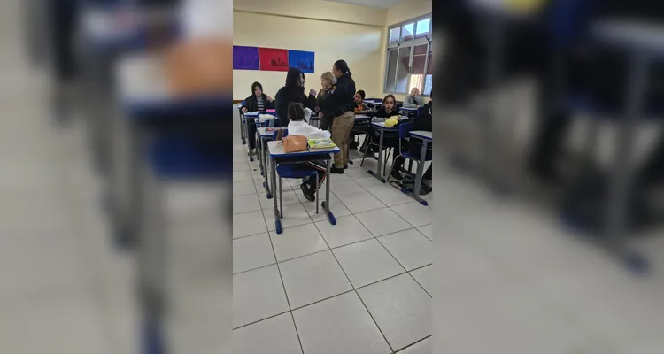 Os alunos aprenderam sobre tomada de decisões seguras, resistência a comportamentos de risco e a importância da parceria entre escola, família e Polícia Militar na formação cidadã.
