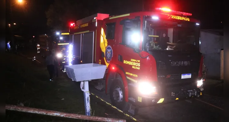 Curto-circuito provoca incêndio na Vila Leila Maria em Ponta Grossa