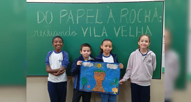 Os estudantes participaram de atividades práticas e interativas, como dinâmicas, colagens, pinturas com tinta guache e a produção do painel “Do papel à rocha: recriando Vila Velha”.