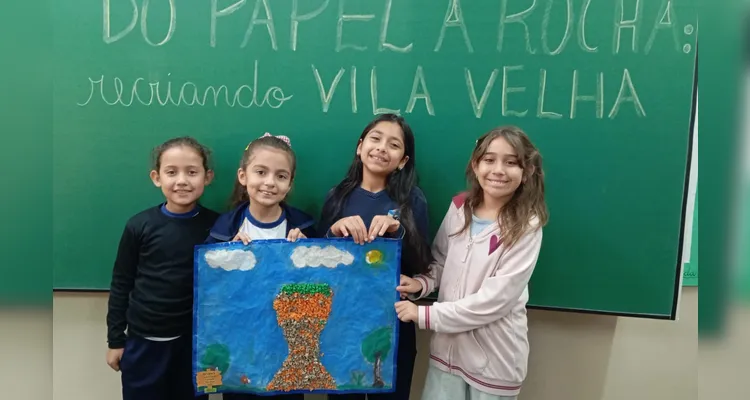 Os estudantes participaram de atividades práticas e interativas, como dinâmicas, colagens, pinturas com tinta guache e a produção do painel “Do papel à rocha: recriando Vila Velha”.