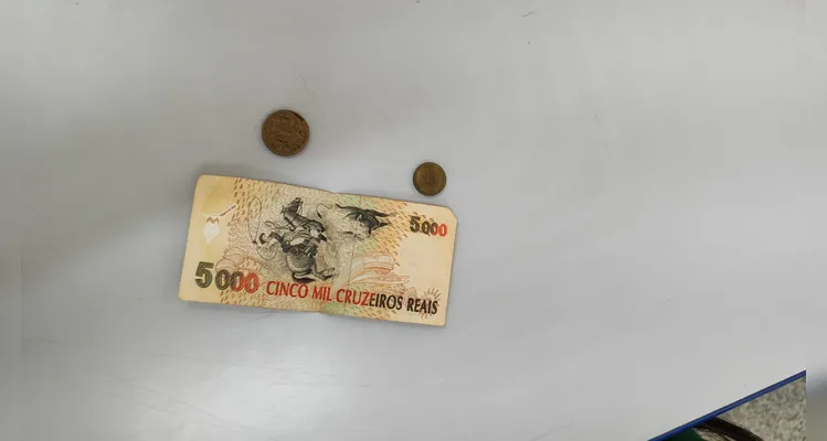 Confira as moedas e cédulas levadas pelos alunos à sala de aula.