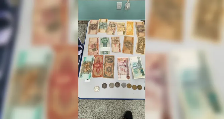 Confira as moedas e cédulas levadas pelos alunos à sala de aula.