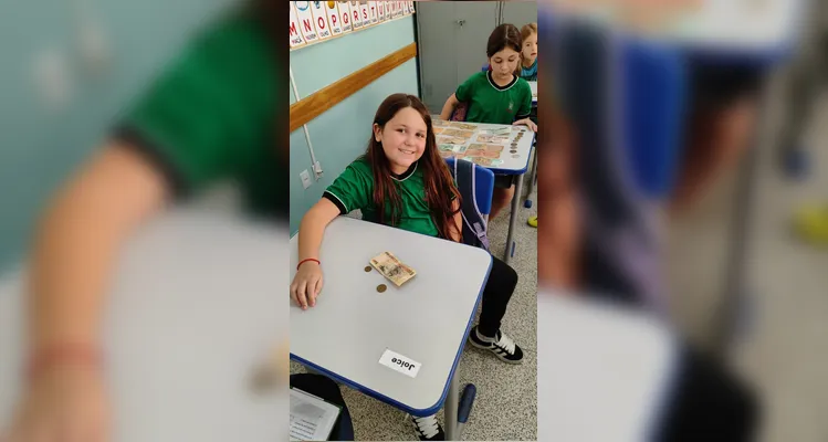 Confira as moedas e cédulas levadas pelos alunos à sala de aula.