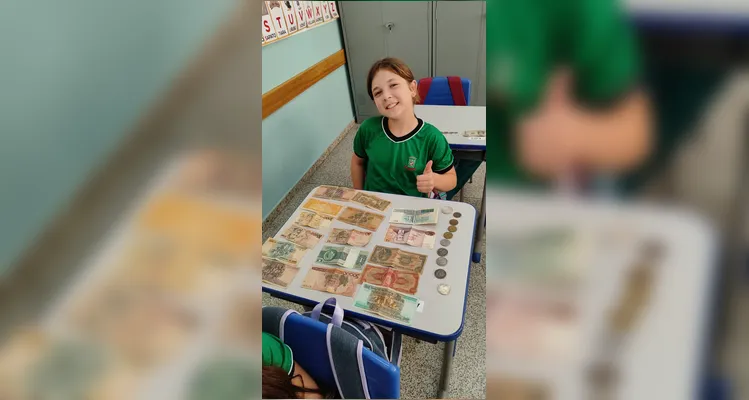 Confira as moedas e cédulas levadas pelos alunos à sala de aula.