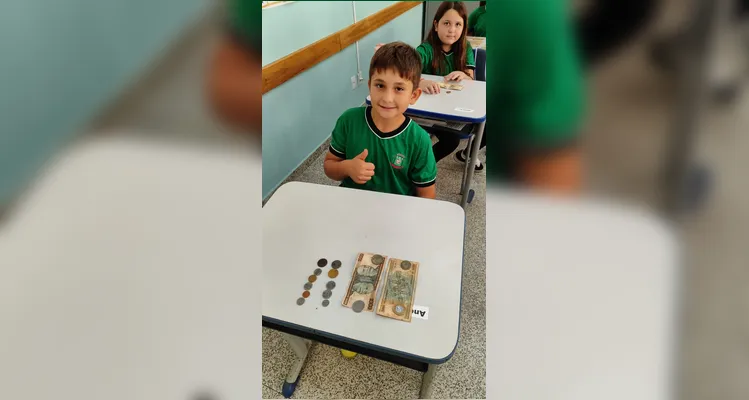 Confira as moedas e cédulas levadas pelos alunos à sala de aula.