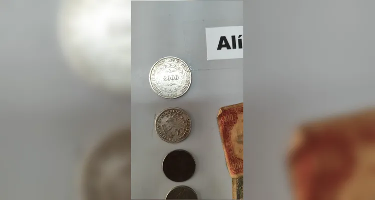 Confira as moedas e cédulas levadas pelos alunos à sala de aula.