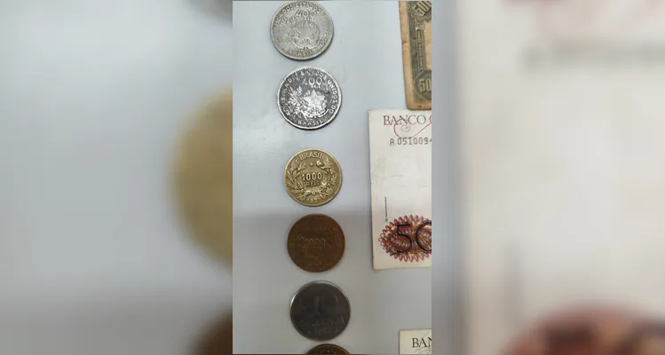 Confira as moedas e cédulas levadas pelos alunos à sala de aula.