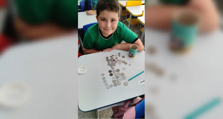 Confira as moedas e cédulas levadas pelos alunos à sala de aula.