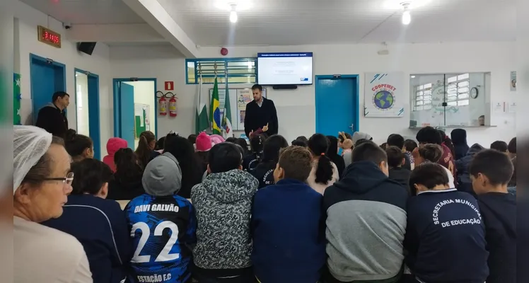 Confira os registros da importante conversa dos alunos com o convidado.