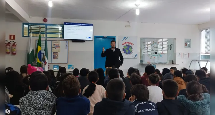Confira os registros da importante conversa dos alunos com o convidado.