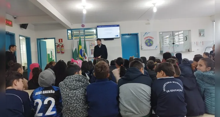 Confira os registros da importante conversa dos alunos com o convidado.