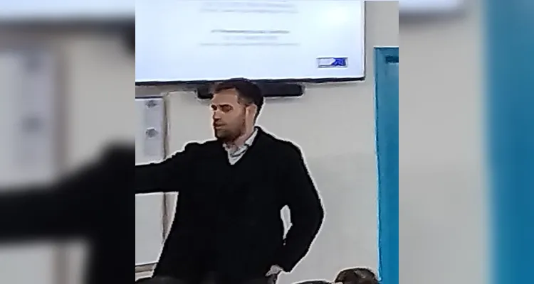 Confira os registros da importante conversa dos alunos com o convidado.