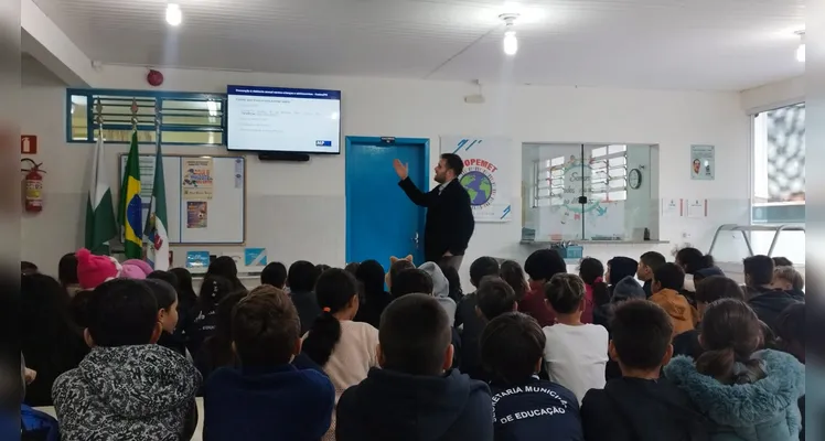 Confira os registros da importante conversa dos alunos com o convidado.