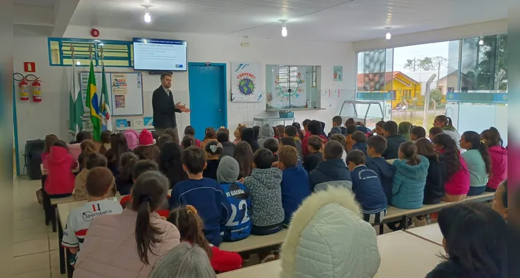 Confira os registros da importante conversa dos alunos com o convidado.