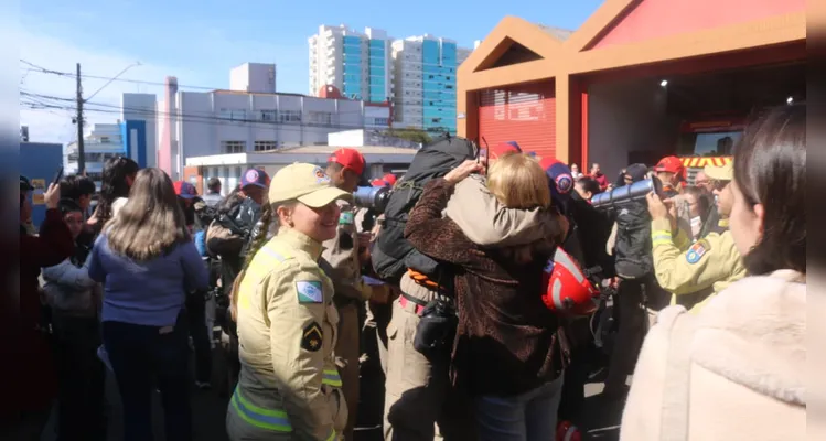 Formação de Praças dos Bombeiros tem reencontro emocionante com familiares em PG