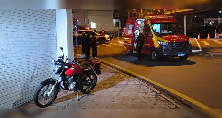 Adolescente de 13 anos é atropelado por moto no Centro de Ponta Grossa
