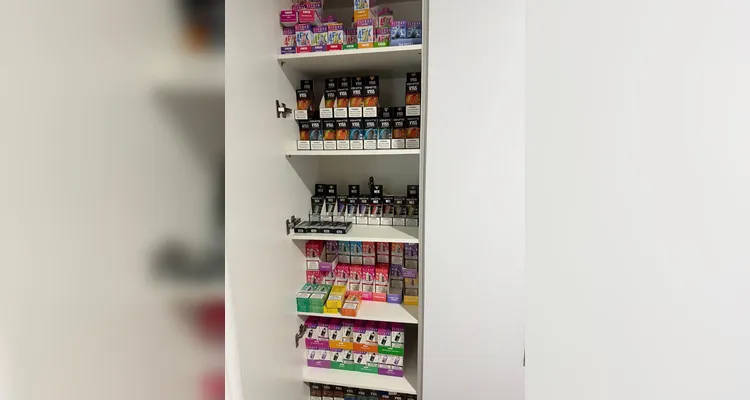 Operação prende três pessoas e apreende medicamentos em Castro