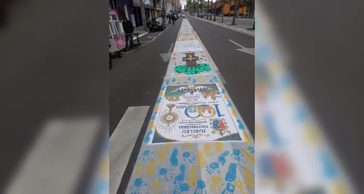 Corpus Christi reúne fiéis e colore ruas de PG com tapetes de fé