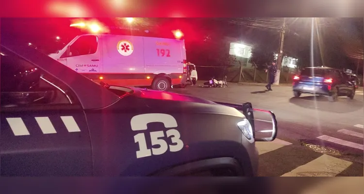 Motociclista fica ferida após colisão com carro de aplicativo em PG
