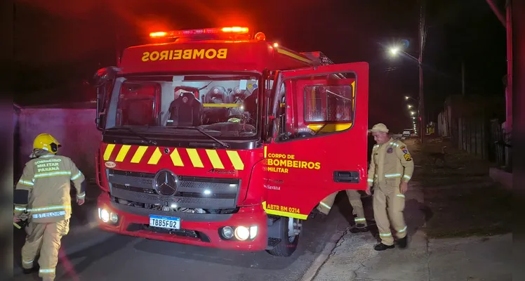 Curto-circuito causa susto e mobiliza bombeiros no Costa Rica 2 em Ponta Grossa