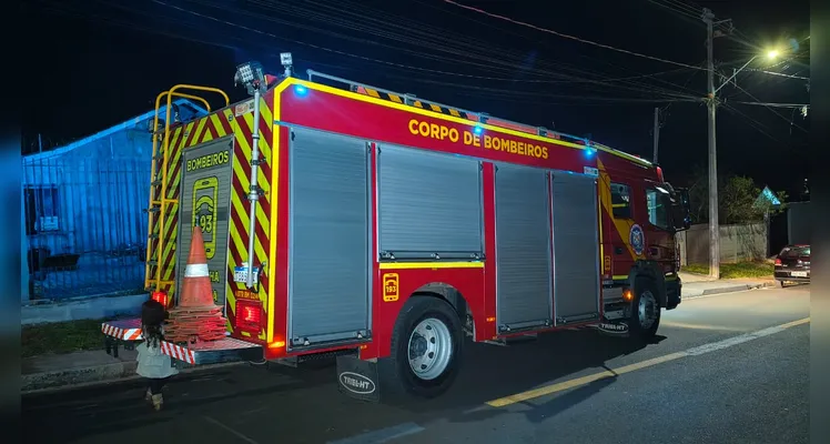 Curto-circuito causa susto e mobiliza bombeiros no Costa Rica 2 em Ponta Grossa