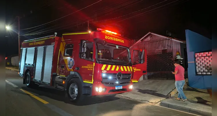 Curto-circuito causa susto e mobiliza bombeiros no Costa Rica 2 em Ponta Grossa
