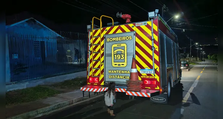 Curto-circuito causa susto e mobiliza bombeiros no Costa Rica 2 em Ponta Grossa