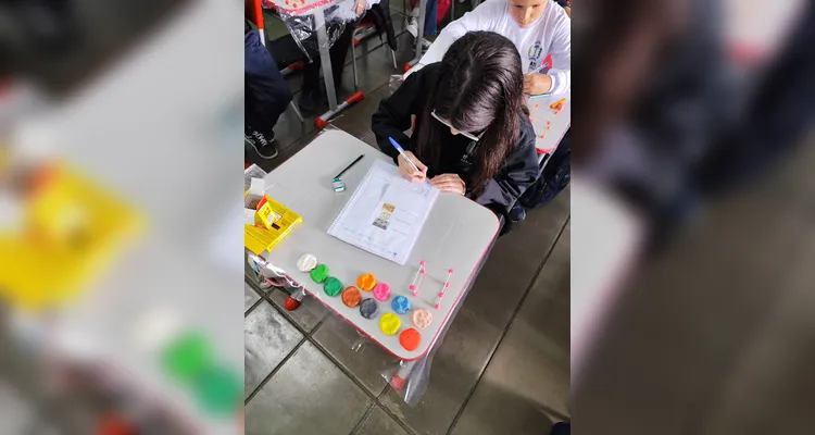 Confira os registros dentro da sala de aula.