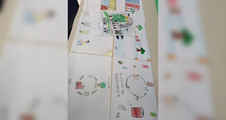 Confira os registros dentro da sala de aula e na casa dos alunos.
