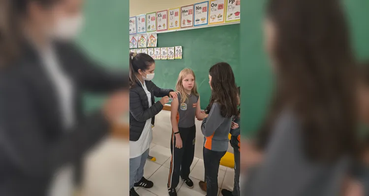 Os alunos realizaram diversas atividades, como a confecção de cartazes, pesquisas relacionadas ao tema, entrevistas e apresentações.