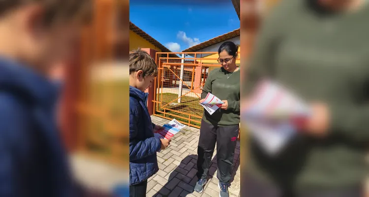 Os alunos realizaram diversas atividades, como a confecção de cartazes, pesquisas relacionadas ao tema, entrevistas e apresentações.