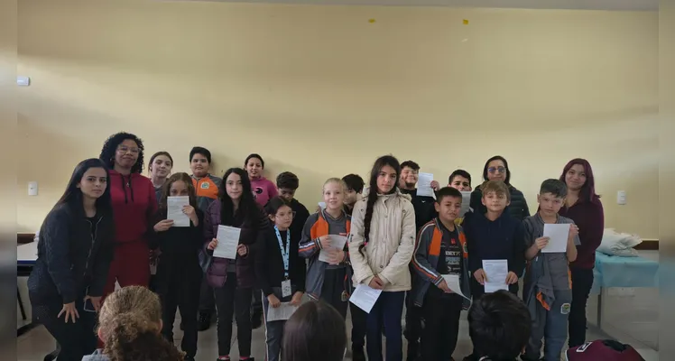 Os alunos realizaram diversas atividades, como a confecção de cartazes, pesquisas relacionadas ao tema, entrevistas e apresentações.