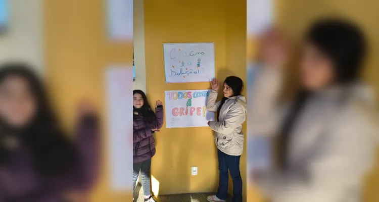 Os alunos realizaram diversas atividades, como a confecção de cartazes, pesquisas relacionadas ao tema, entrevistas e apresentações.