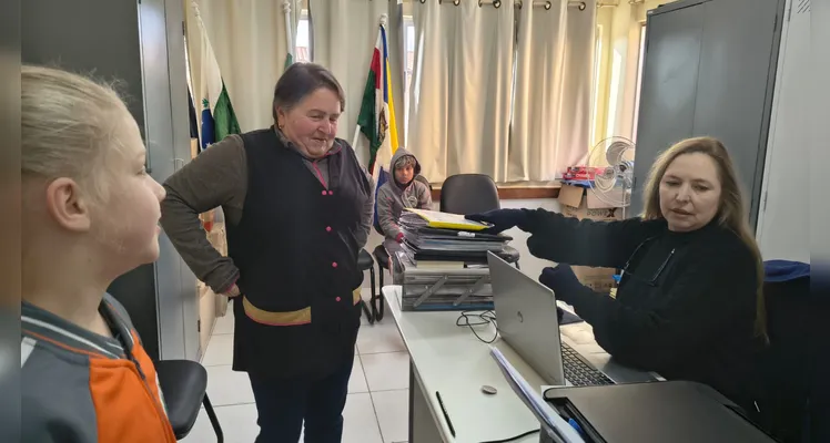 Os alunos realizaram diversas atividades, como a confecção de cartazes, pesquisas relacionadas ao tema, entrevistas e apresentações.