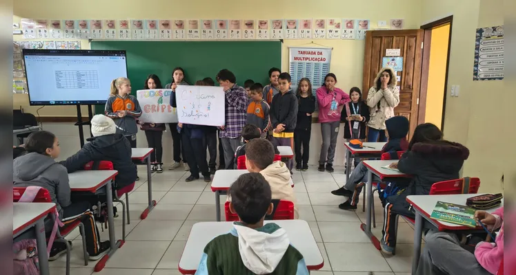 Os alunos realizaram diversas atividades, como a confecção de cartazes, pesquisas relacionadas ao tema, entrevistas e apresentações.