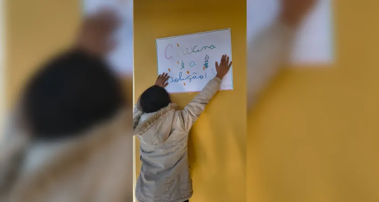 Os alunos realizaram diversas atividades, como a confecção de cartazes, pesquisas relacionadas ao tema, entrevistas e apresentações.