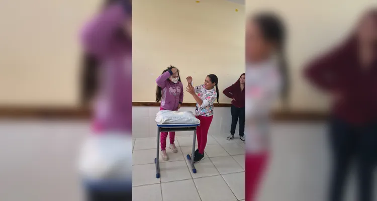 Os alunos realizaram diversas atividades, como a confecção de cartazes, pesquisas relacionadas ao tema, entrevistas e apresentações.
