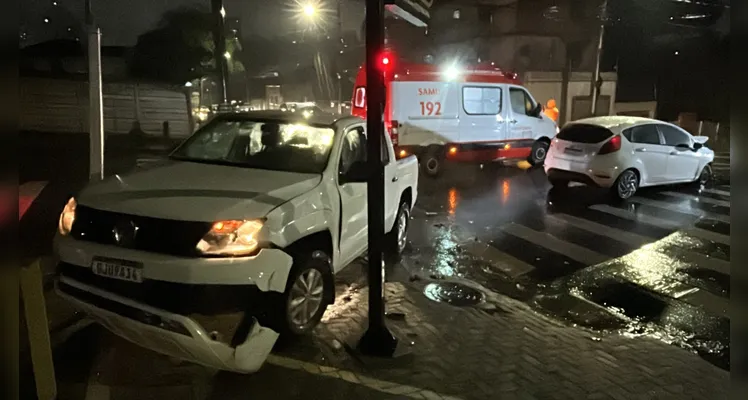 Motorista fura preferencial e causa batida contra caminhonete em PG