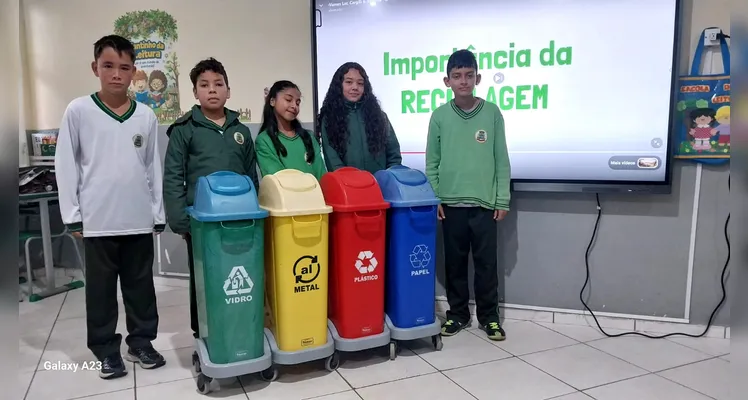 Veja a série de registros do trabalho em sala de aula.