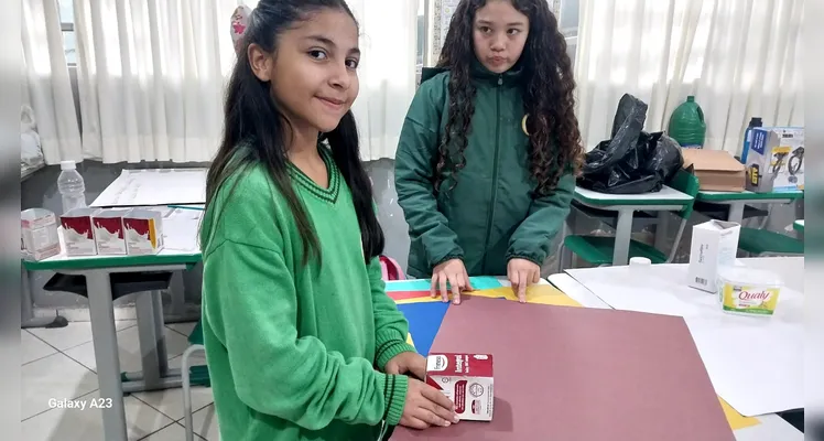 Veja a série de registros do trabalho em sala de aula.