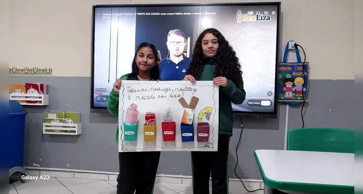 Veja a série de registros do trabalho em sala de aula.