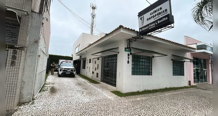 Médico é encontrado morto dentro de banheira em clínica ortopédica em PG