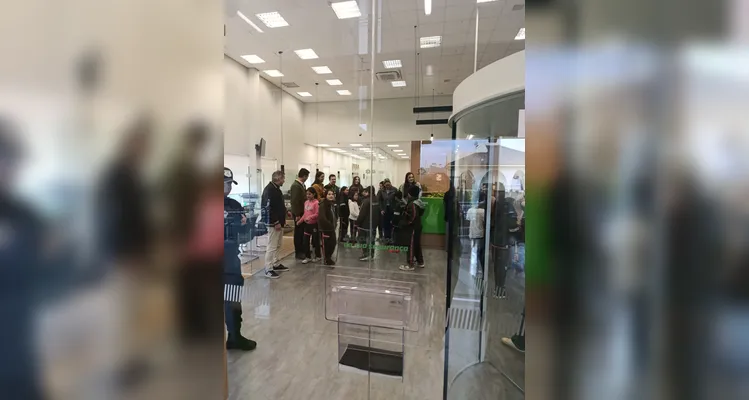 Veja os registros dos estudantes no local.