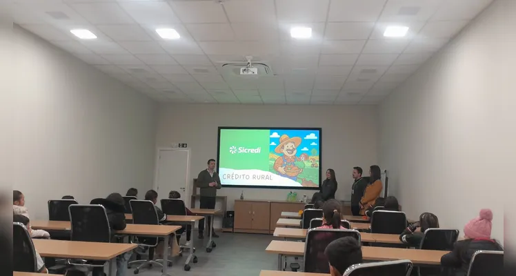 Veja os registros dos estudantes no local.