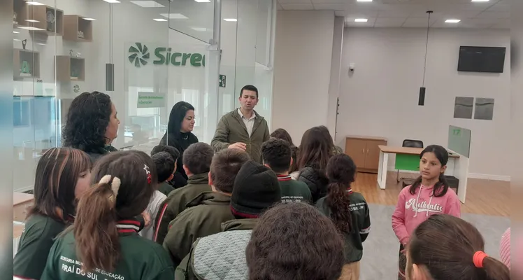 Veja os registros dos estudantes no local.